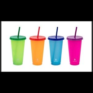 Manna-Color Changing Cups w/ Lid & Straw- 4 pack!